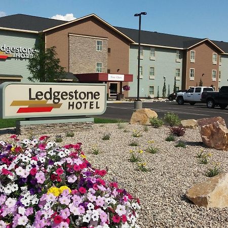 Ledgestone Hotel Вернал Экстерьер фото