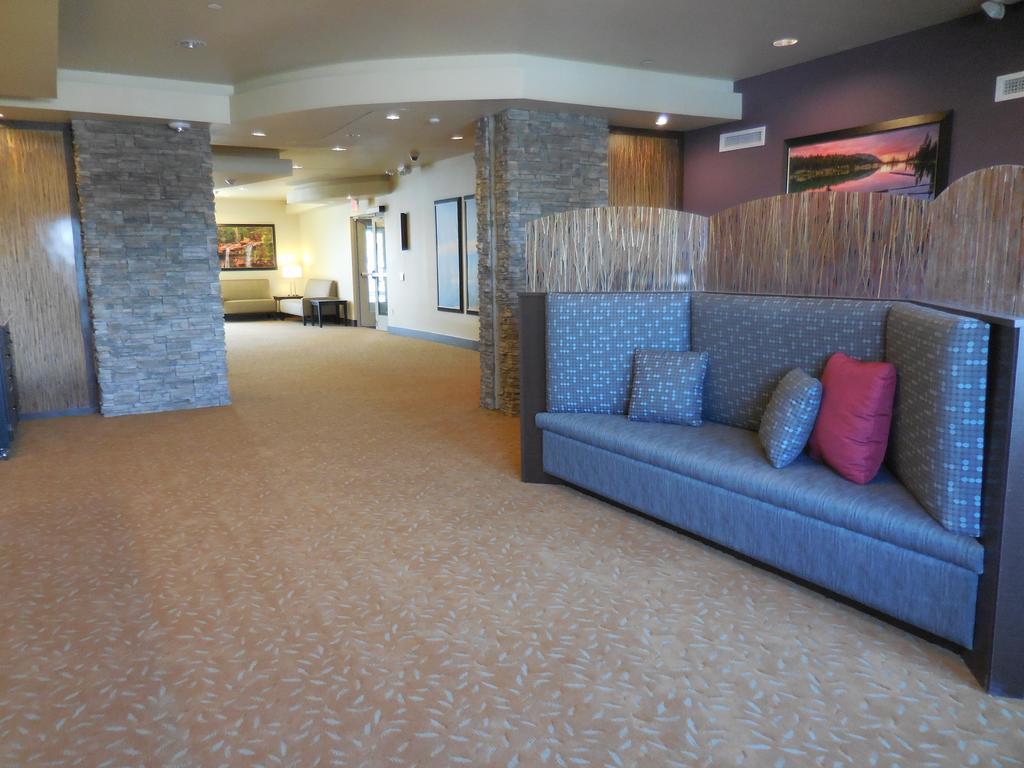 Ledgestone Hotel Вернал Экстерьер фото