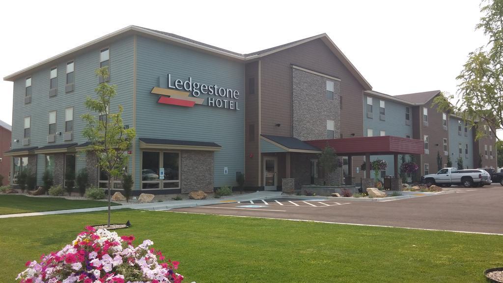 Ledgestone Hotel Вернал Экстерьер фото